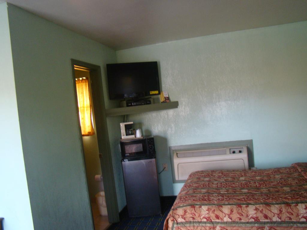 Budget Inn Mount Airy Esterno foto