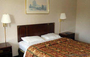 Budget Inn Mount Airy Esterno foto